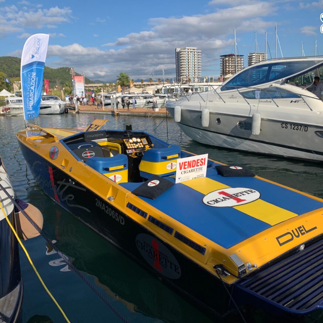 Cigarette Cafe Race 35'