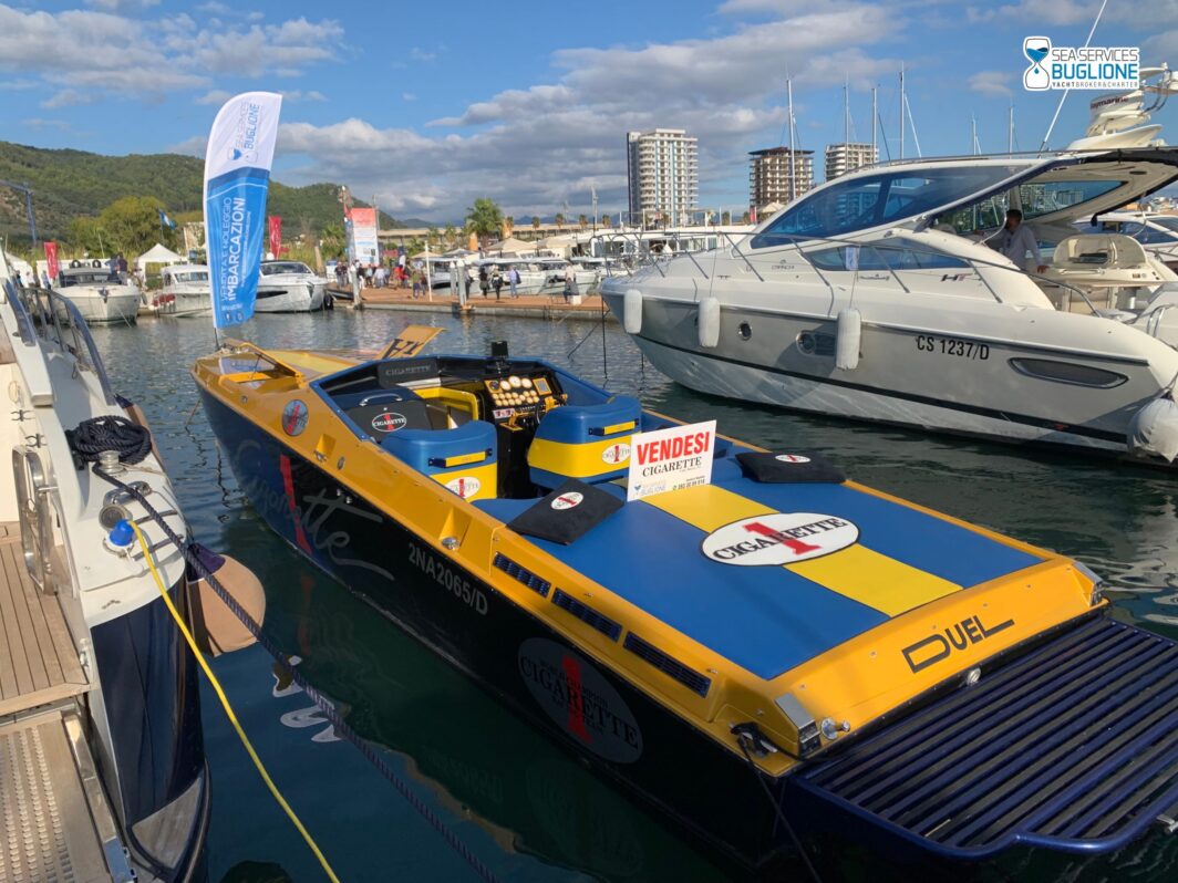 Cigarette Cafe Race 35'