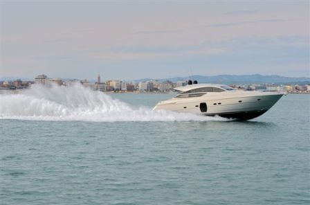 Pershing 64'